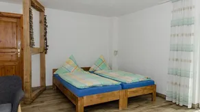 Holiday apartment with terrace & garden - Image 3