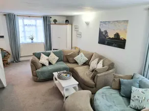 Cottage with garden & hot tub - Image 3