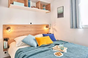 Mobile home with garden & terrace - Image 4