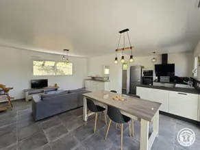 Flat with garden & BBQ - Image 3
