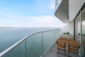 Penthouse suite on 35th floor - Image 5
