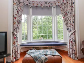 Cottage with hot tub & garden - Image 5