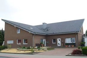 House with garden - Image 2