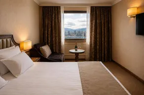 Family-oriented private room | City view | Pet-friendly - Image 5