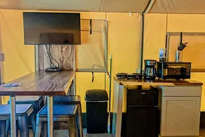 Riverside Safari Tent Getaways in Texas, Ideal for Nature Lovers - Image 3
