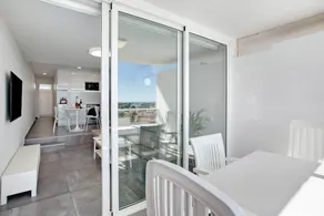 Voll ausgestattete tolle Wohnung mit Terrasse, Garten und beheiztem Pool | Stadtblick | Perfekt für die Arbeit von Zuhause - Image 3