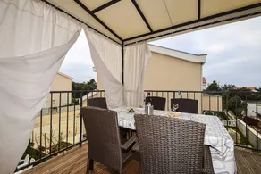Apartamento vacacional con barbacoa, jardín y terraza - Image 4