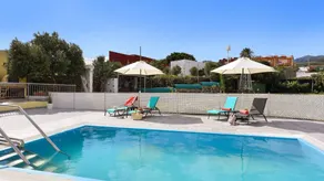 Flat with garden, terrace & pool - Image 2