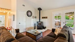 Summer Place by Avantstay Waterfall Spa + Backyard Atascadero Wine Country - Image 5