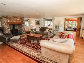 Cottage with pool & garden - Image 5