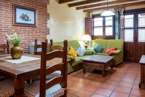 Casa con jardín y terraza | Vistas a la montaña - Image 3