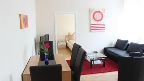 Flat with terrace & garden - Image 2