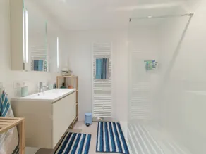 Flat with garden & terrace - Image 5