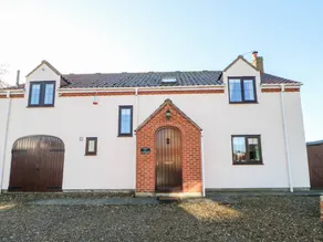 Child-friendly beautiful cottage with jacuzzi & garden | Pet-friendly - Image 2