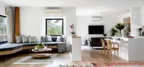 Classy Hunter Valley Villa Rental with a Unique Stone Bath for Two - Image 2