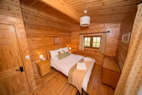 Cozy Family Log Cabin Rental for a Glamping Getaway near Bristol, England - Image 5