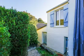 Cottage with garden & terrace | Garden view - Image 3