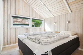 Family-friendly house with hot tub, terrace & sauna - Image 4