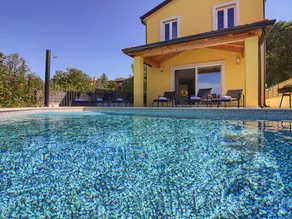 Maison avec terrasse, barbecue et piscine privée - Image 4