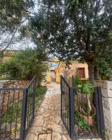 Apartment with terrace - Image 2