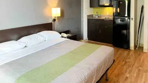 Holiday apartment with pool - Image 4