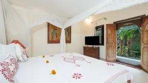 Villa with private pool, terrace & garden | Next to the beach - Image 4