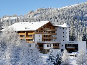 Apartment with pool & sauna - Image 3