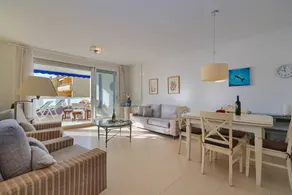 Children-friendly ample holiday apartment with pool & garden - Image 4