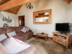 Cottage with garden - Image 3
