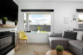 Maison adaptée aux familles avec piscine, terrasse et internet haut débit | Vue jardin - Image 4