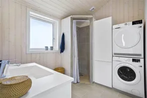Holiday home with terrace & BBQ - Image 5