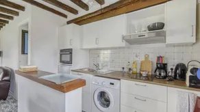 Charming holiday home with BBQ & garden - Image 2