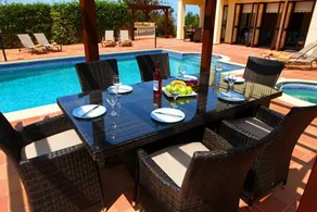 Villa con terraza, jacuzzi y jardín | Vistas al campo de golf - Image 5