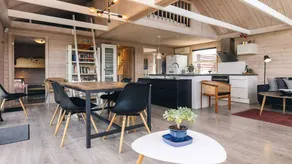 Holiday home with garden & terrace - Image 5
