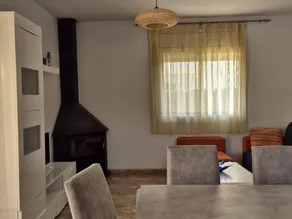Holiday home with private pool & garden - Image 4