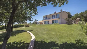 Flat with pool, barbecue & hot tub - Image 4