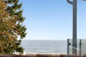 Holiday home with terrace, hot tub & garden | Sea view - Image 2
