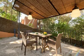 Villa with garden & terrace - Image 4
