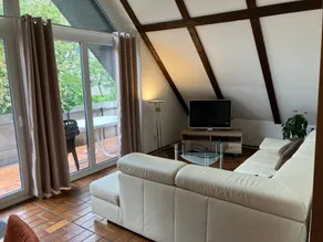 Wohnung mit Terrasse, Garten und Pool - Image 3