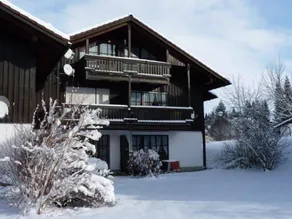 Family-friendly apartment with pool - Image 5