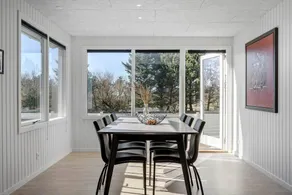 Children-friendly house with BBQ, terrace & hot tub - Image 4