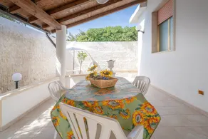 Appartement de vacances avec jardin, barbecue et terrasse | Vue jardin - Image 3