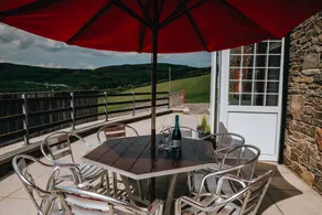 Luxury Farmhouse Sleeps 8 Hottub Brecon Beacons - Image 5