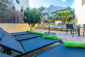 Child-friendly big villa with barbeque, garden & private pool - Image 3