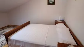 Beautiful holiday apartment with BBQ, terrace & garden - Image 5