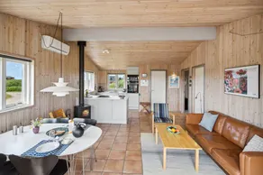 Family-oriented nice house with terrace - Image 2