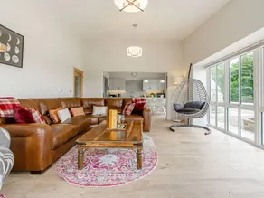 Cottage with garden & hot tub | River view - Image 5