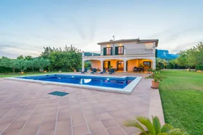 Child-friendly ample villa with BBQ, private pool & garden - Image 4