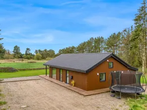 Holiday home with terrace - Image 4