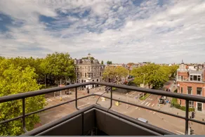 Beautiful Penthouse in the centre w Free Parking - Image 2